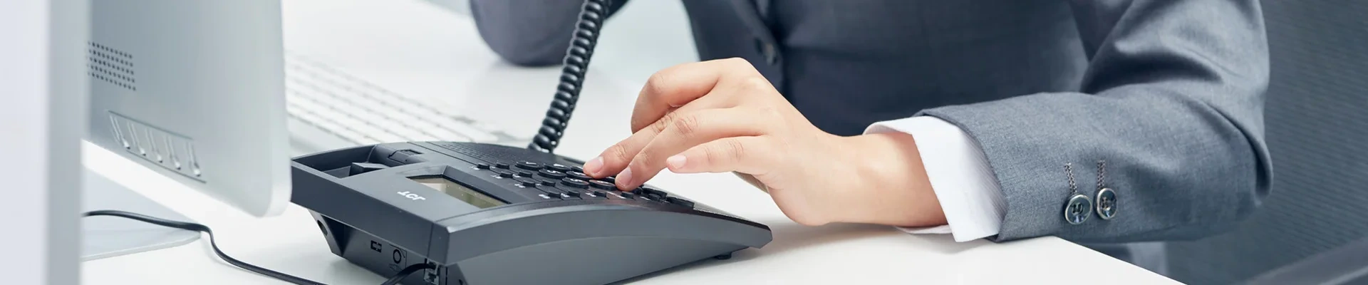 আমাদের সাথে যোগাযোগ করুন